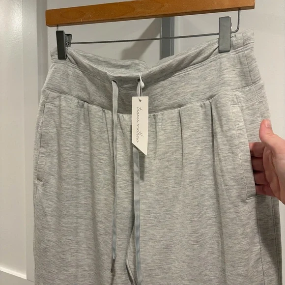 NWT Travis Mathew Adelaide Cloud Terry Jogger Lounge Pant Lt Grey size Medium